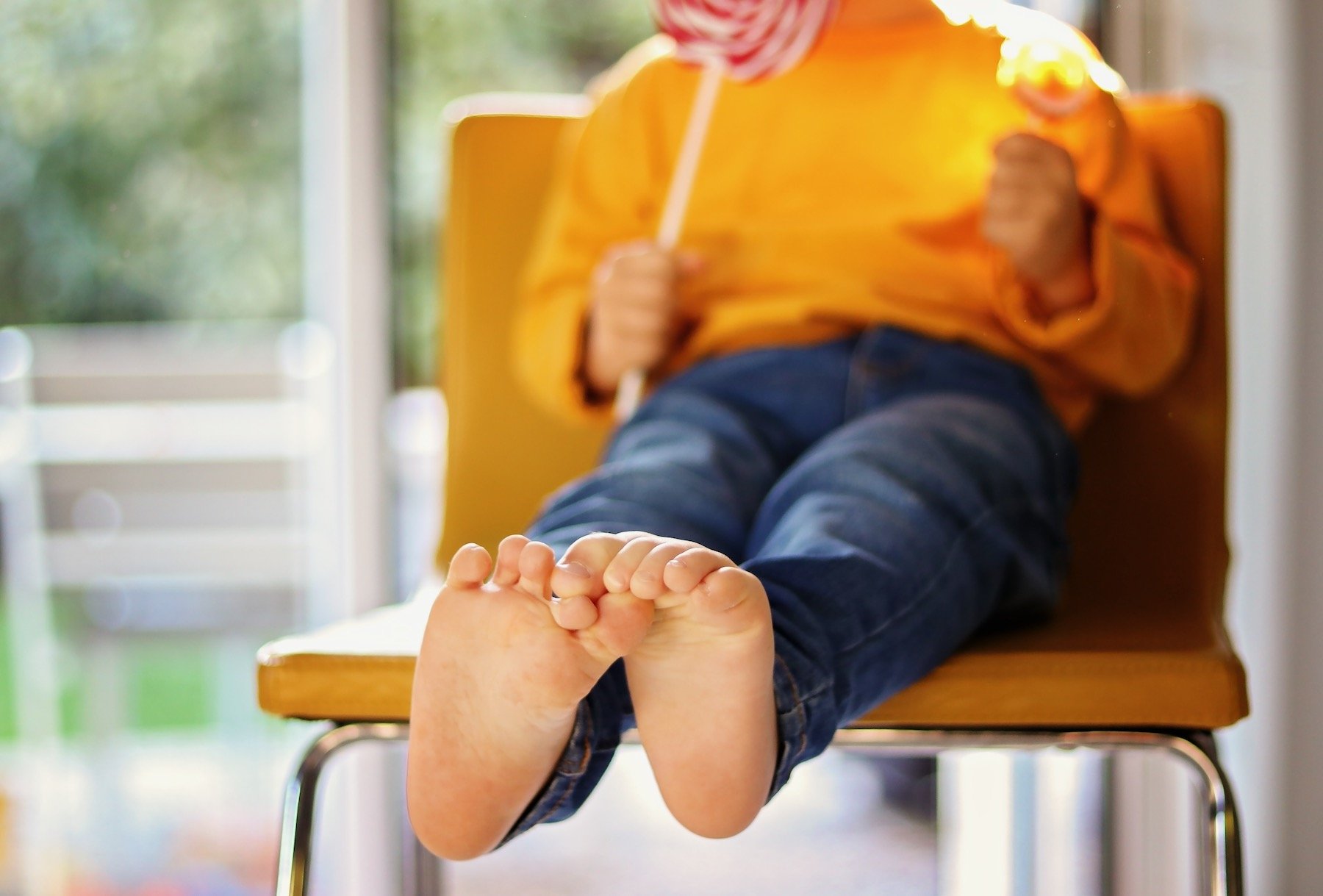 Young child waiting for family to find home remedy for plantar wart